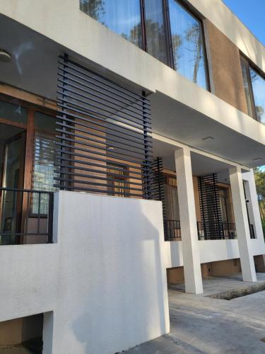 Edificio en el que se encuentra el hostal o pensión