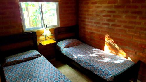 Giường trong phòng chung tại Cabaña El Chaparral Villa Dolores, Traslasierra 1