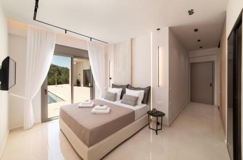 เตียงในห้องที่ Villa El by PosarelliVillas