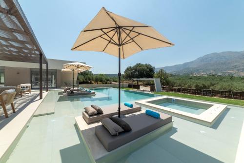Kolam renang di atau dekat dengan Villa El by PosarelliVillas