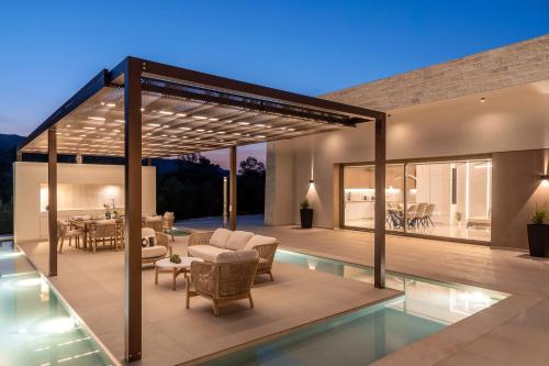 Kolam renang di atau dekat dengan Villa El by PosarelliVillas