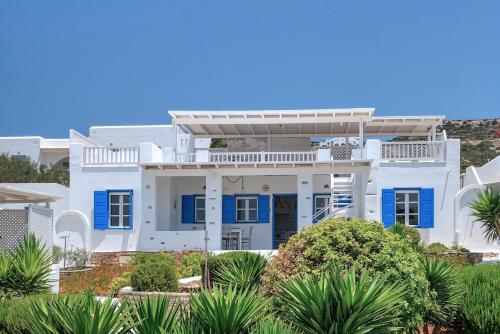 Gallery image of Blue Dolphin Antiparos Villas and Suites in Agios Georgios
