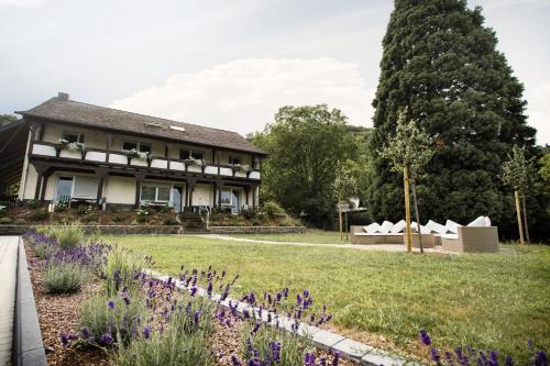 a house with purple flowers in front of it at Ferien Weingut Schneider in Ellenz-Poltersdorf