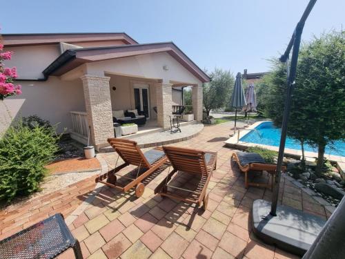 Πισίνα στο ή κοντά στο Villa Aleksandra