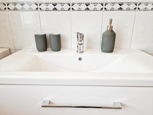 a white bathroom sink with two candles on it at Ferienwohnung -Time to relax- bei Bamberg, mit herrlichem Blick auf das Maintal in Viereth-Trunstadt