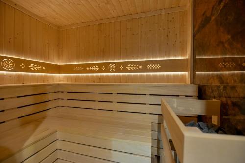 a sauna with wooden walls and a wooden floor at Pod Tatrami 1 - świetna lokalizacja - sauna fińska oraz infrared i grota solna - jedno wejście gratis in Białka Tatrzanska