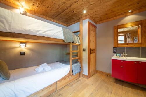 a room with two bunk beds and a sink at Le Bûcher d'Albert in Champagny-en-Vanoise