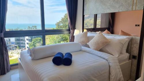 Rúm í herbergi á B402-panorama Sea View One Bedroom Ao Nang Beach