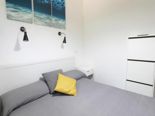 Giường trong phòng chung tại Casa la Plaia relax, mare e pineta vicino Roma