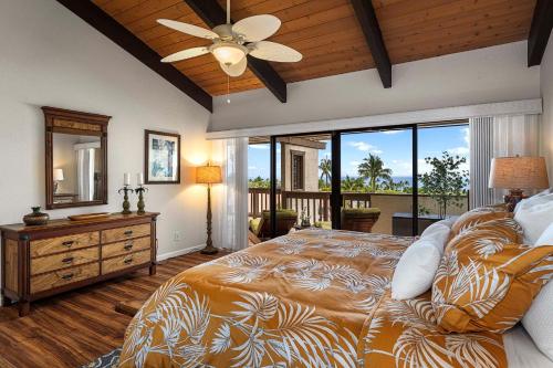 Postel nebo postele na pokoji v ubytování Kona Coast Resort at Keauhou Gardens 10-301