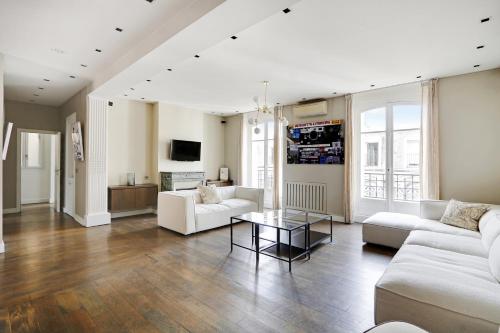 Pick A Flat's Apartment in Montaigne - Cour Albert 1er