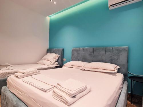 Llit o llits en una habitació de Teal Apartment