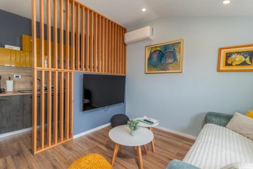 Adastra apartments with flour heating, private parking and sea view