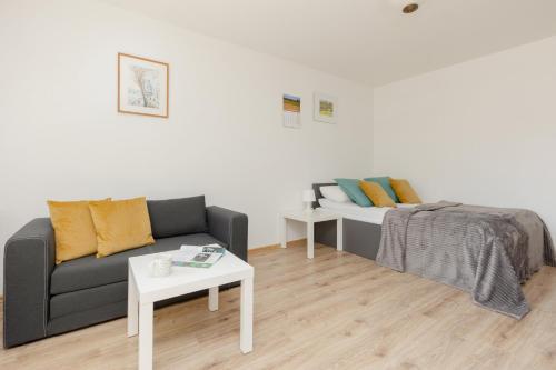 Metro Pole Mokotowskie Studio by Noclegi Renters