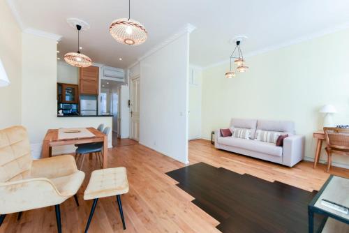 Posedenie v ubytovaní LE CONSTANTIN avec balcon, emplacement privilégié pour 2 personnes dans le centre