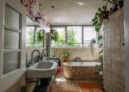 Et badeværelse på The Explorer's Hostel