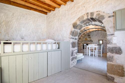 Fotografie z fotogalerie ubytování Apostrophe Traditional Residence in Nisyros with arcurated interior. Privacy & Authenticity v destinaci Emporeiós