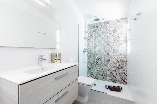 a bathroom with a shower with a toilet and a sink at Apartment Veracruz Sunrises, Las Americas in Playa de las Americas