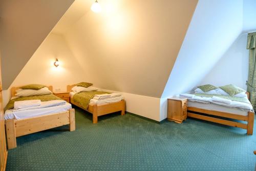 a room with two twin beds in a attic at Pod Tatrami 2 - świetna lokalizacja, blisko największych atrakcji oraz restauracji in Białka Tatrzańska