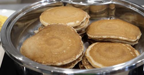 フォート・ローダーデールにあるMaritime Hotel Fort Lauderdale Airport & Cruiseportの容器に座る山