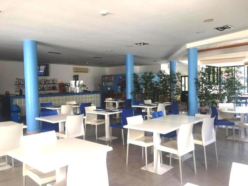 Restaurace v ubytování Clube Alvorférias- Apartamento Superior 3 Quartos- Vista Piscina Mar