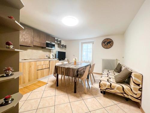 a kitchen and dining room with a table and a couch at Appartamenti gg - nel centro di Livigno- app.1 in Livigno