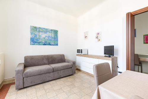 GuestHost - Ca' Granda M5 Bright Apartment