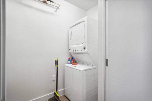 Ένα μπάνιο στο Luxurious 1BD apt in Austin suburb