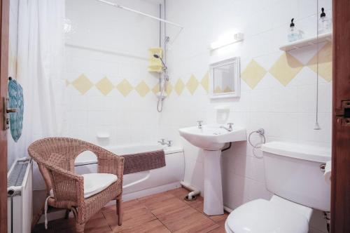 Koupelna v ubytování Rose Cottage - 3 Bed Cottage - New Hedges - Tenby