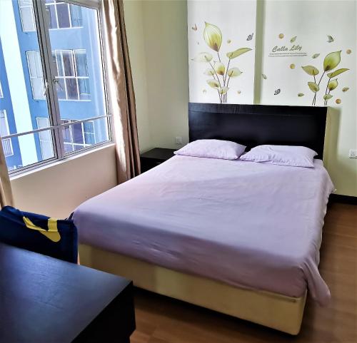 Postel nebo postele na pokoji v ubytování Water Themepark Resort Melaka Free WiFi Suites