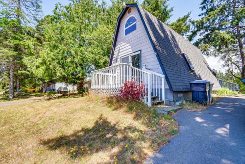 Gallery image of Charming Grayland Getaway Walk to the Beach! in Grayland