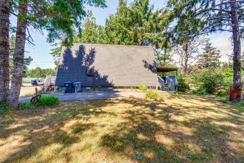 Gallery image of Charming Grayland Getaway Walk to the Beach! in Grayland