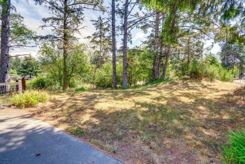 Gallery image of Charming Grayland Getaway Walk to the Beach! in Grayland