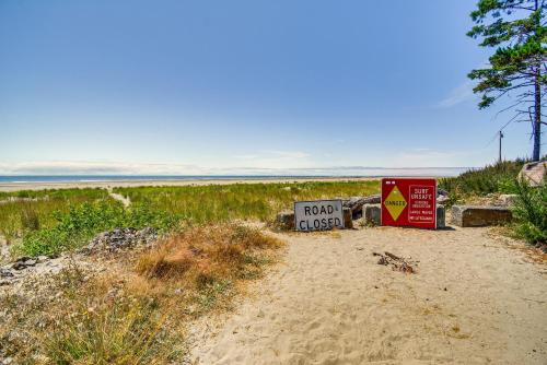 Gallery image of Charming Grayland Getaway Walk to the Beach! in Grayland