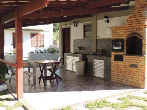 Η κουζίνα ή μικρή κουζίνα στο Lindo Apartamento em Cabo Frio