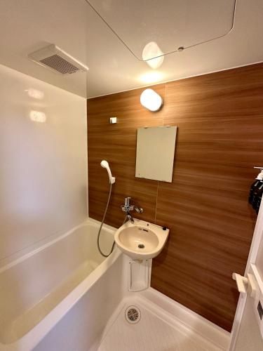 Love Asakusa 1 Bedroom Apartment Sleeps 4 3 Min to Sensoji SkyTree View Airport Direct Elevator Free WiFi