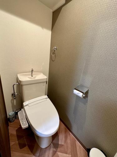 Love Asakusa 1 Bedroom Apartment Sleeps 4 3 Min to Sensoji SkyTree View Airport Direct Elevator Free WiFi