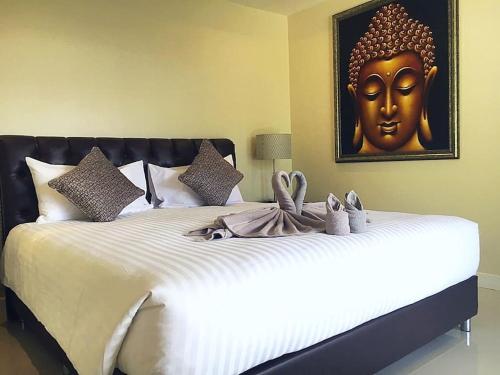 Katil atau katil-katil dalam bilik di Exquisite 3BR Private Pool Villa: Prime Location