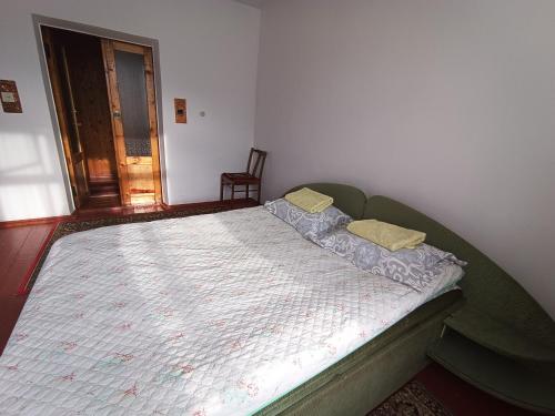 Postel nebo postele na pokoji v ubytování Meerim Guest House