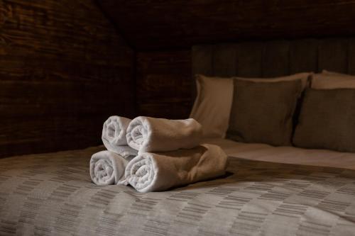 a pile of towels sitting on top of a bed at Vdoma Sheshory in Sheshory