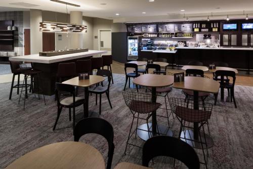 Courtyard by Marriott Miami at Dolphin Mall photo 14