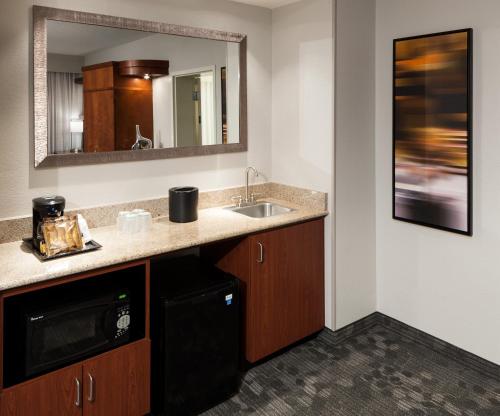 Courtyard by Marriott Miami at Dolphin Mall photo 19