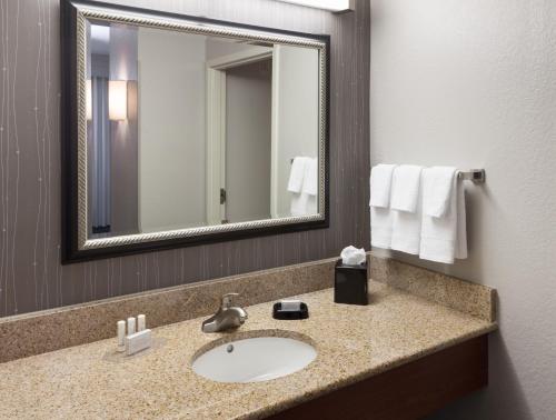 Courtyard by Marriott Miami at Dolphin Mall photo 22