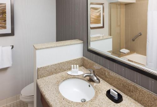 Courtyard by Marriott Miami at Dolphin Mall photo 24
