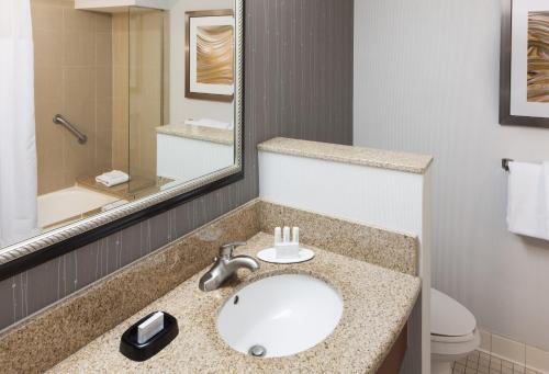 Courtyard by Marriott Miami at Dolphin Mall photo 23