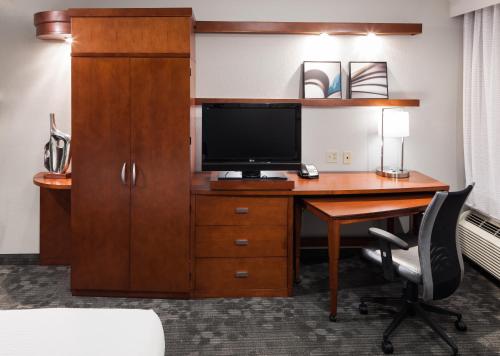 Courtyard by Marriott Miami at Dolphin Mall photo 18