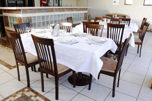 Restorāns vai citas vietas, kur ieturēt maltīti, naktsmītnē Baobab Tree Guest House
