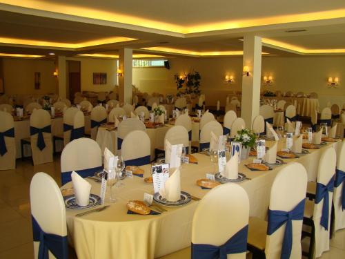 a large banquet hall with tables and chairs with candles at Hotel Miramar Playa America Nigran in Nigrán