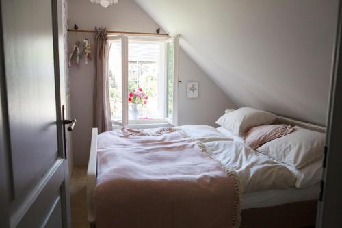 Postel nebo postele na pokoji v ubytování Domeček na Květinovém statku