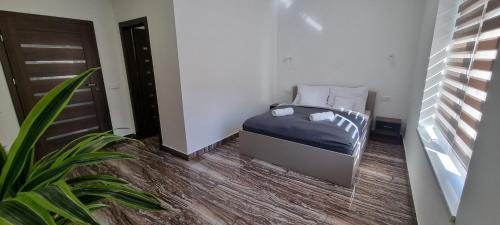 Ein Bett oder Betten in einem Zimmer der Unterkunft HŐS Vendégház MISKOLC -önálló vendégház, mely csak az Önöké